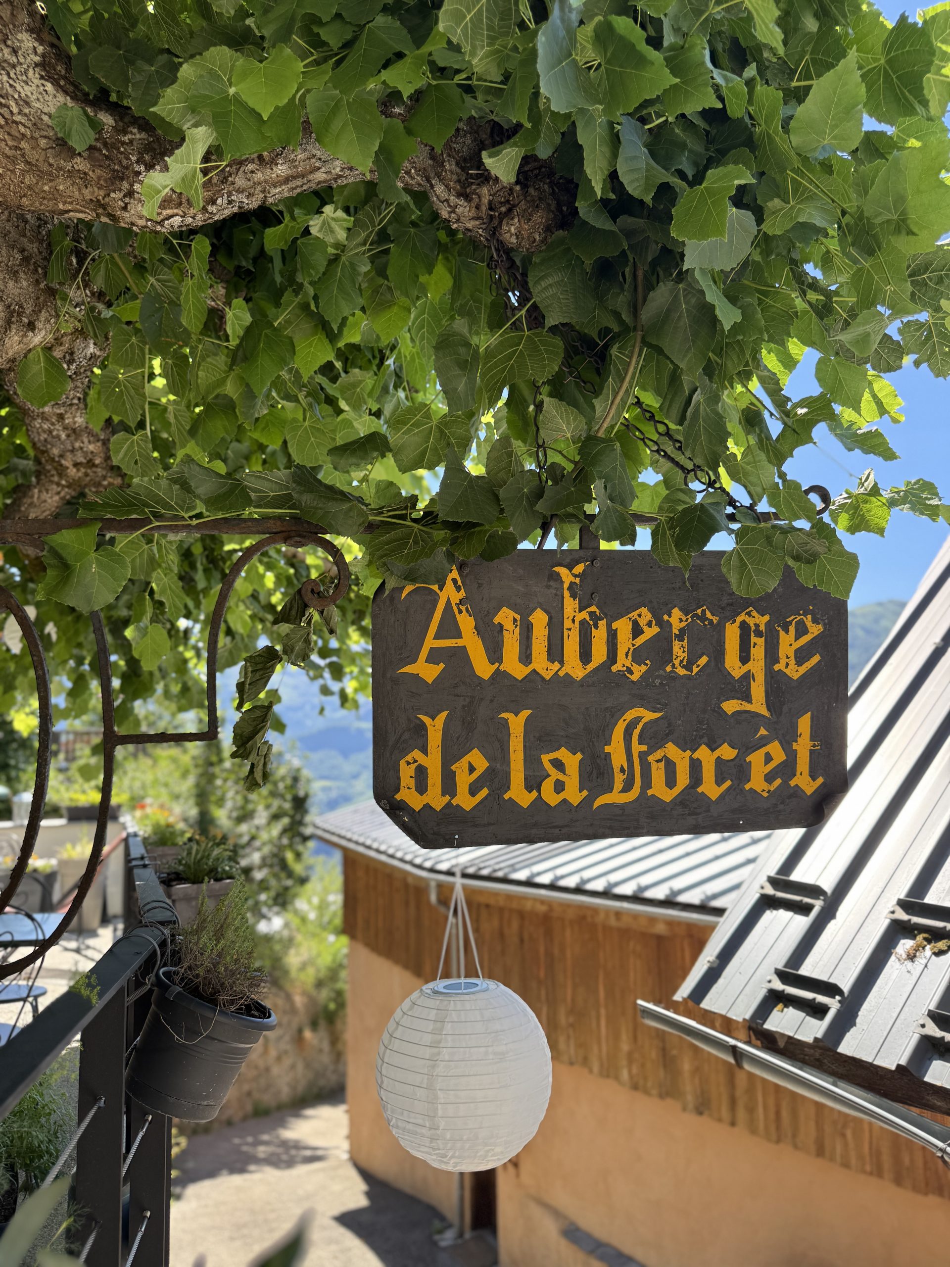 Salle du restaurant de l'Auberge de la Forêt à Auris-en-Oisans